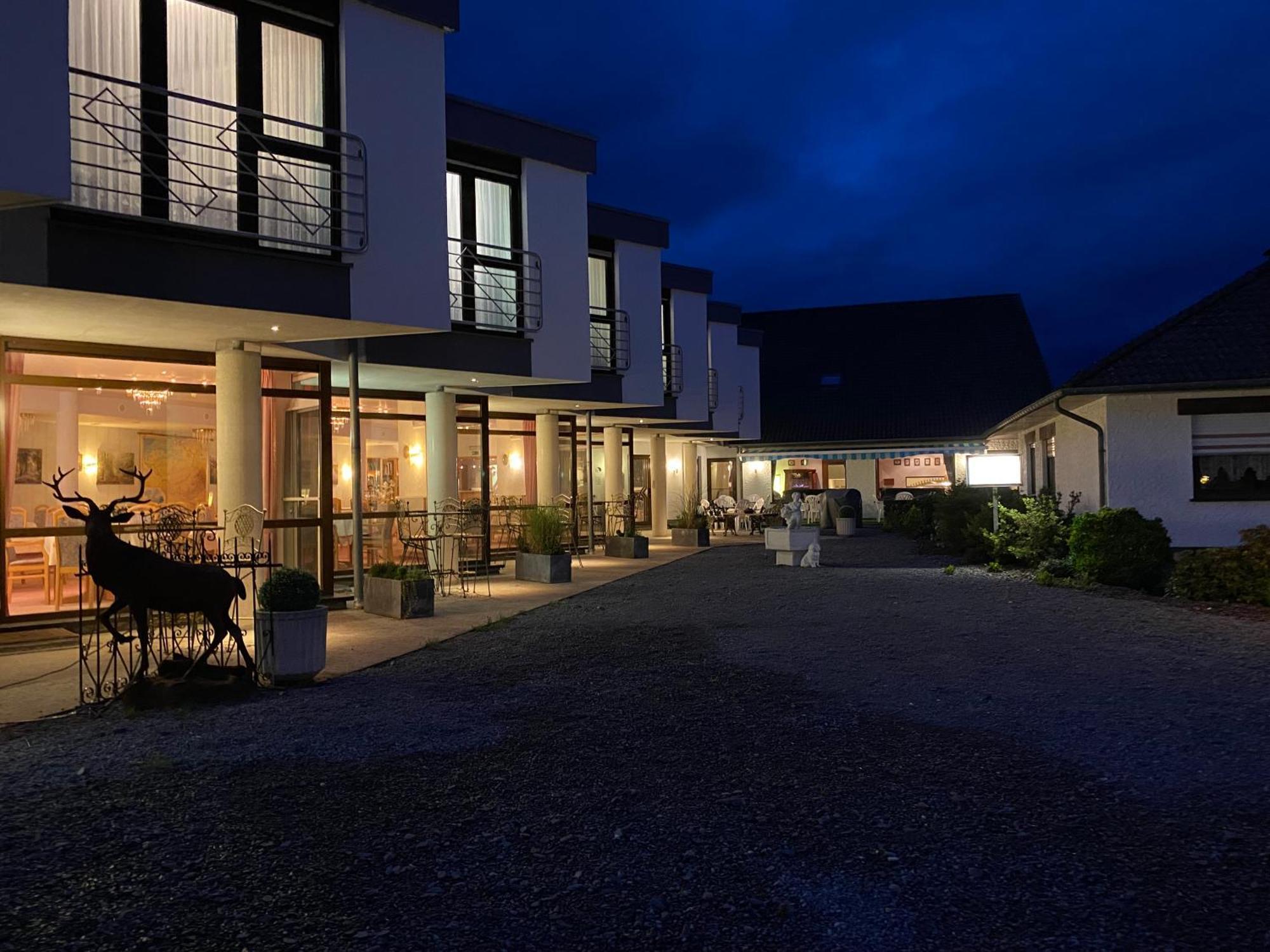 Hotel Altitude บวร์ก-รอยลานด์ ภายนอก รูปภาพ